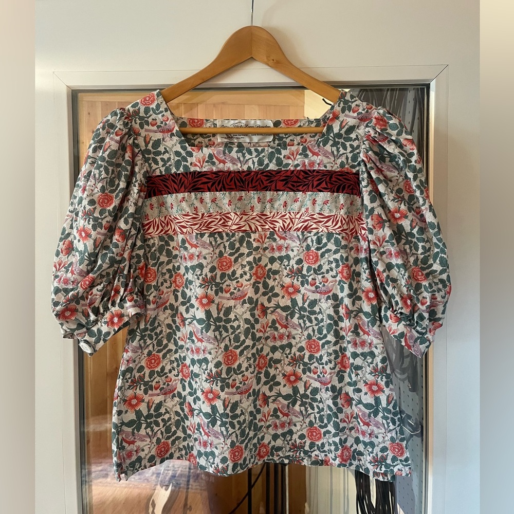 Vintage Floral Puff Sleeve Top